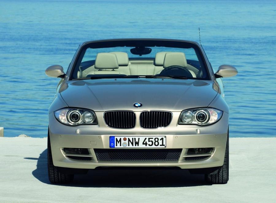 BMW 1-Series Convertible 2007 года  (фото 19 из 36)